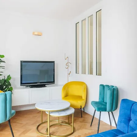 Charming Flat With Balcony - Mobility Lease *