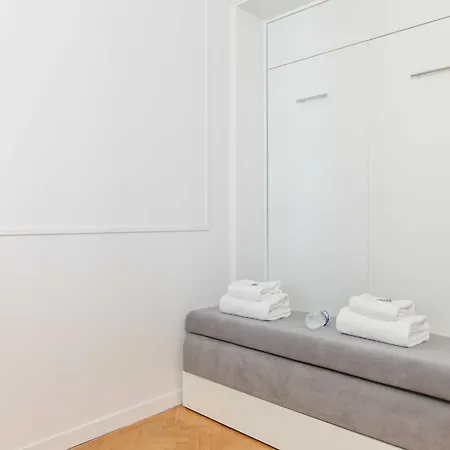 Charming Flat With Balcony - Mobility Lease