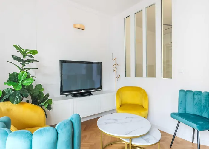 Apartament Charming Flat With Balcony - Mobility Lease